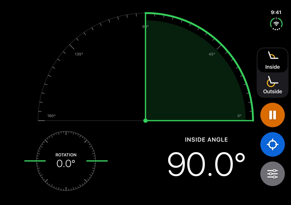 Open iPhone Duo in dark mode at an inside angle of 90.0 degrees. The dial and its quarter sector are green because 90 is a fold mark. The small level on the left reads 0.0 degrees rotation, its line green.